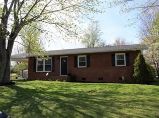 302 Colonial Cir, Greeneville, TN 37745