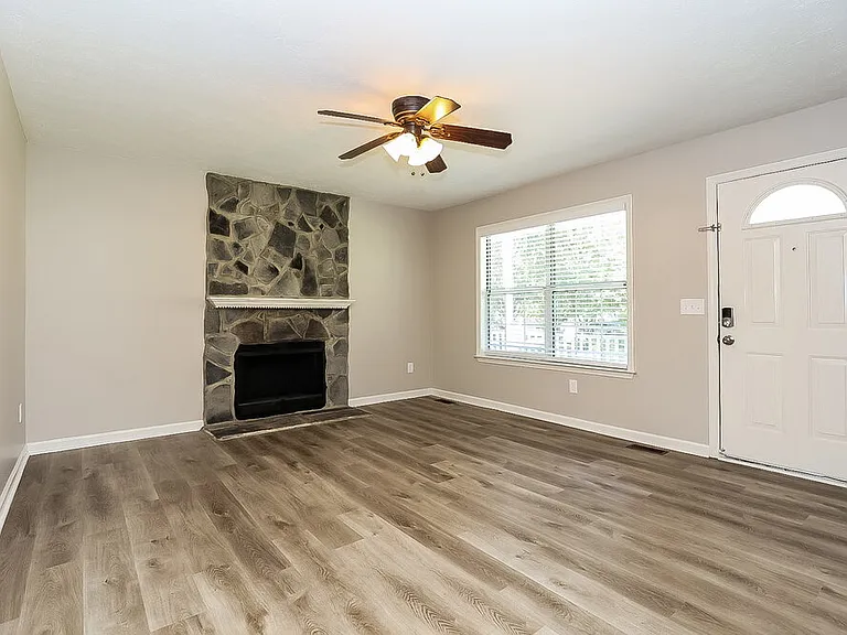 386 Park Ct E — Photo 5