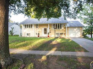 132 SW 40th Ter, Topeka, KS 66609
