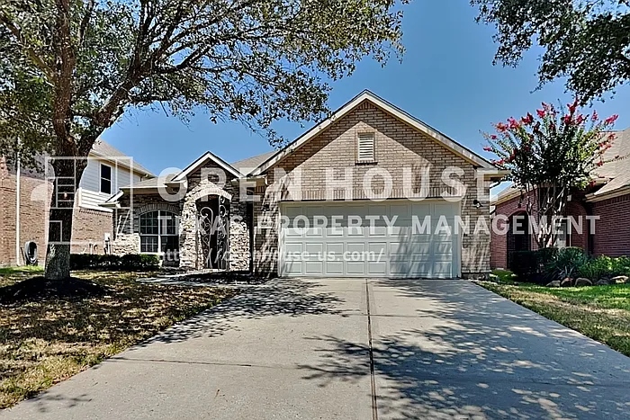 4 bed, 2.0 bath, 2225 sqft, $2,350 — Photo 1