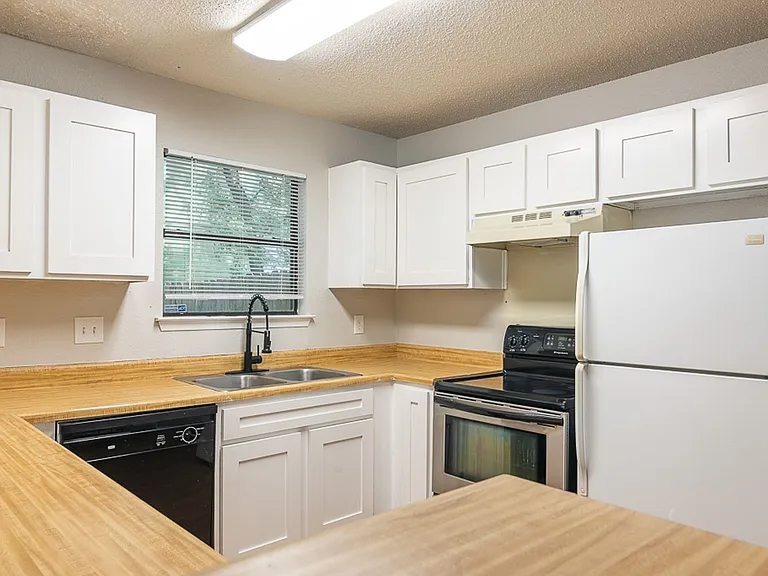 2906 Jadewood Ct #B — Photo 7