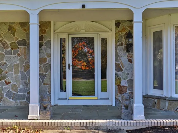 192 Mistic Dr, Barnstable, MA 02630