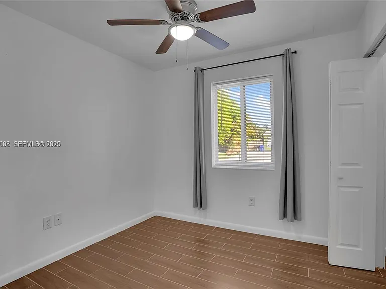 510 N 69th Ave — Photo 11
