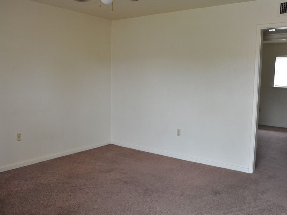 1st image of 307 Sunset Ln APT 10