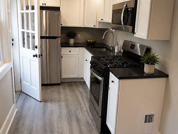 2nd image of 405 West Ave #1W