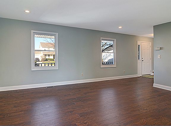 4th image of 1804 Pembrook Ct
