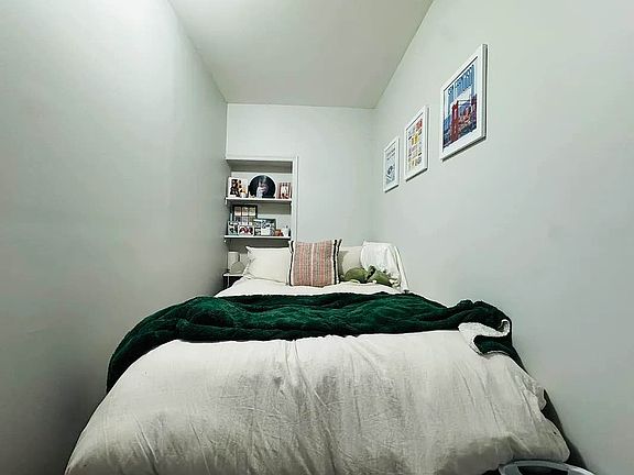 4th image of 17 Saint Marks Pl APT 16