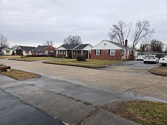 3rd image of 1541 Pineola Ave