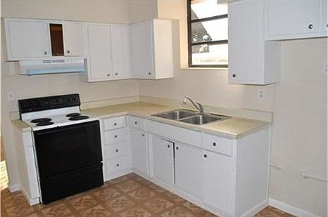 4th image of 1130 NW 186th St