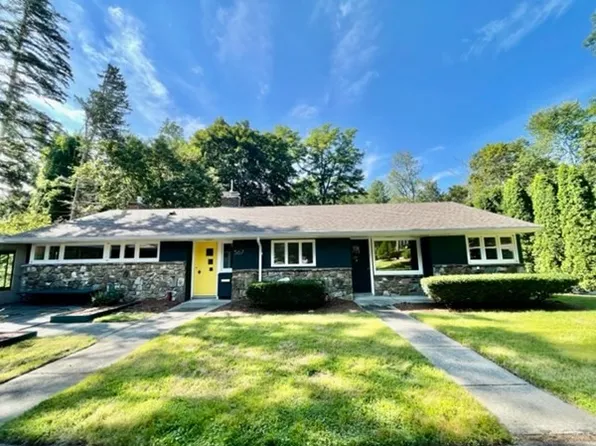 567 Salisbury St, Worcester, MA 01609