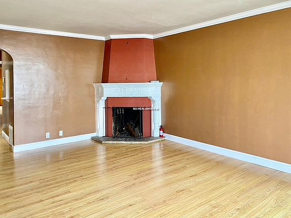 4th image of 819 47th Ave