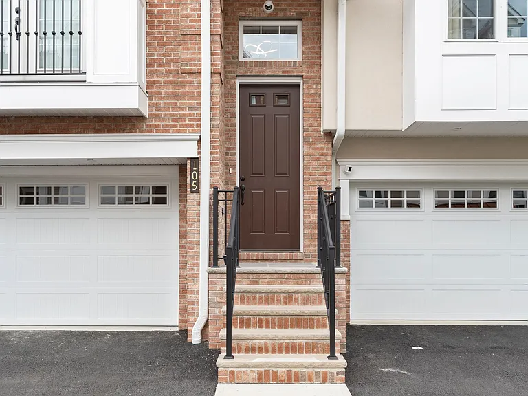 105 Brandon Ct — Photo 5