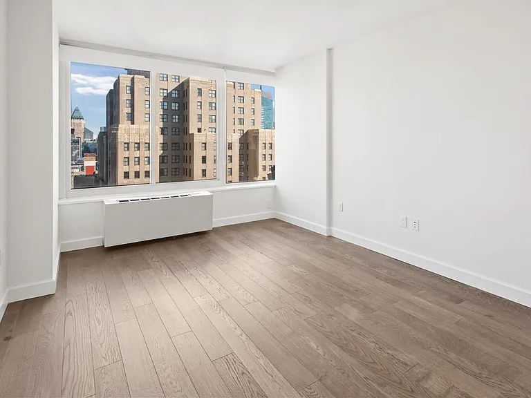 315 W 33rd St — Photo 41