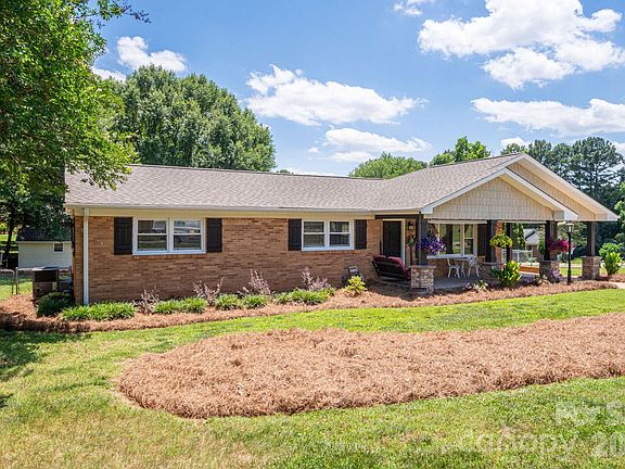 2nd image of 601 Wren Rd