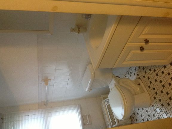 bathroom on 2fl