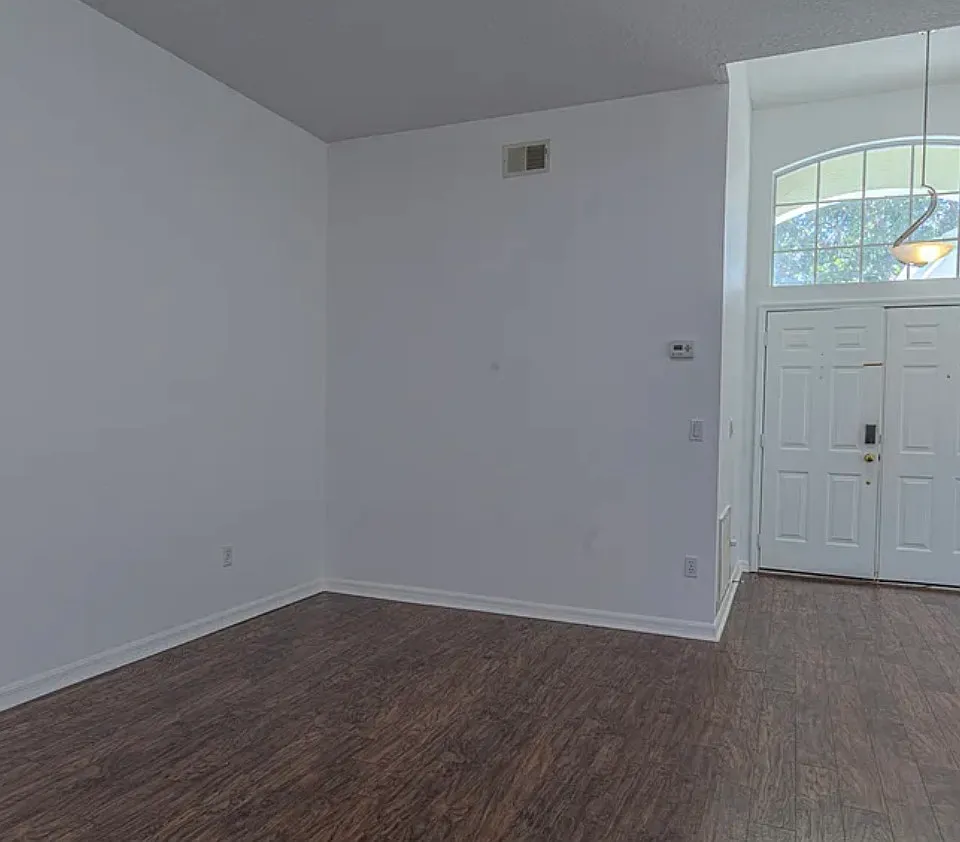 1326 Chessington Cir — Photo 3