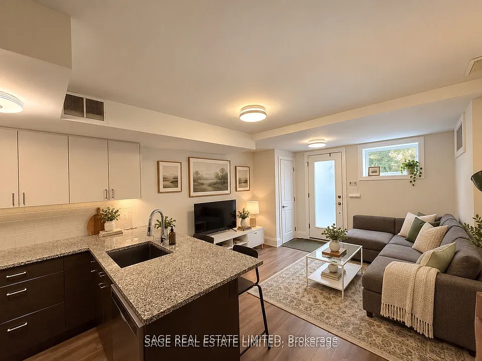 228 Montrose Ave #LOWER