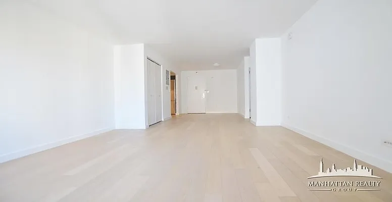 Rented by Manhattan Realty Group | media 14