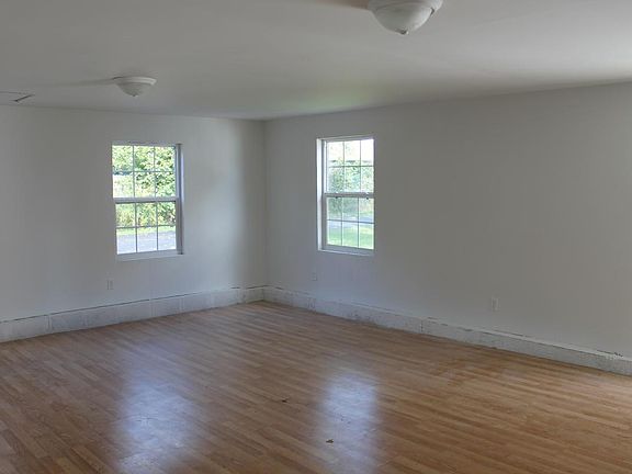 3rd image of 5433 Foster Ave