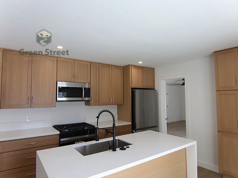6831 Amherst St — Photo 9