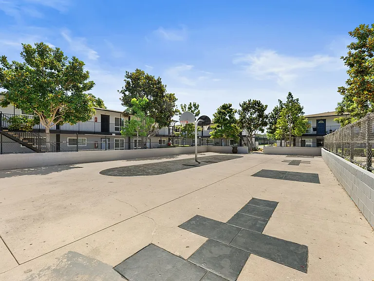 Villa Del Sol Apartments — Photo 28