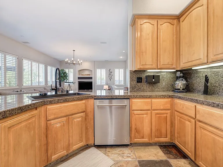 7029 Pembroke Way — Photo 37