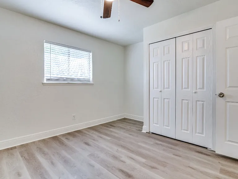5913 Maple Ln — Photo 6