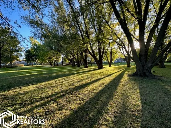 206 E McKinley St, Jefferson, IA 50129