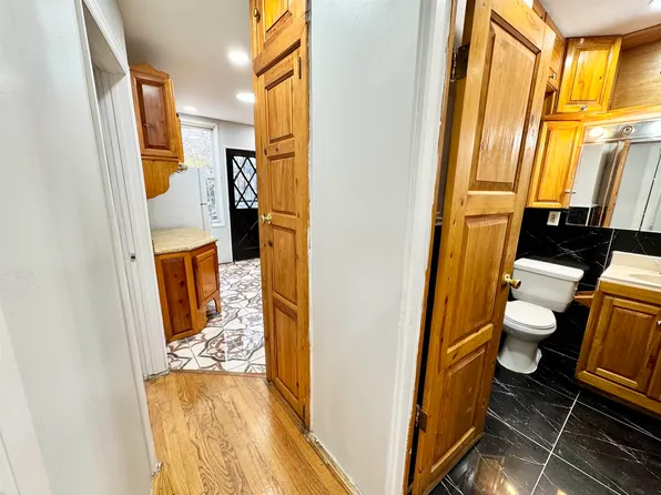 272 Winfield Avenue image 6 of 14