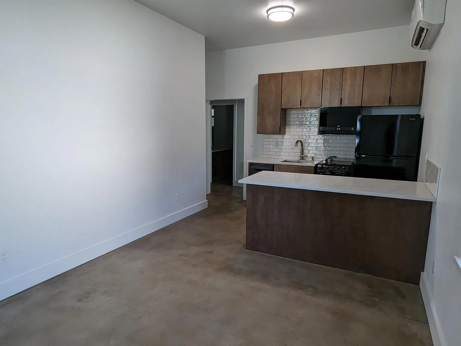 1330 W 13th St — Photo 3