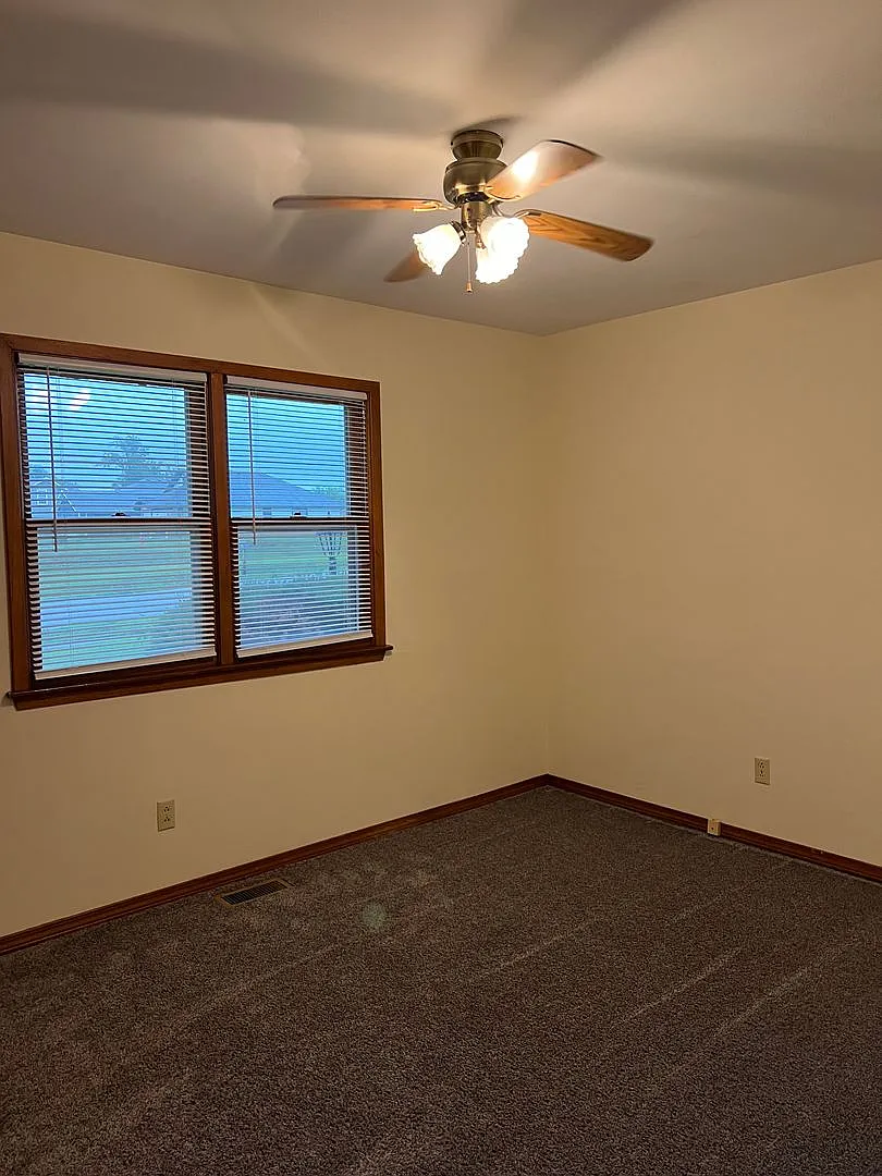 3 bedroom, 2 bath, 1 car garage in Willard — Photo 3