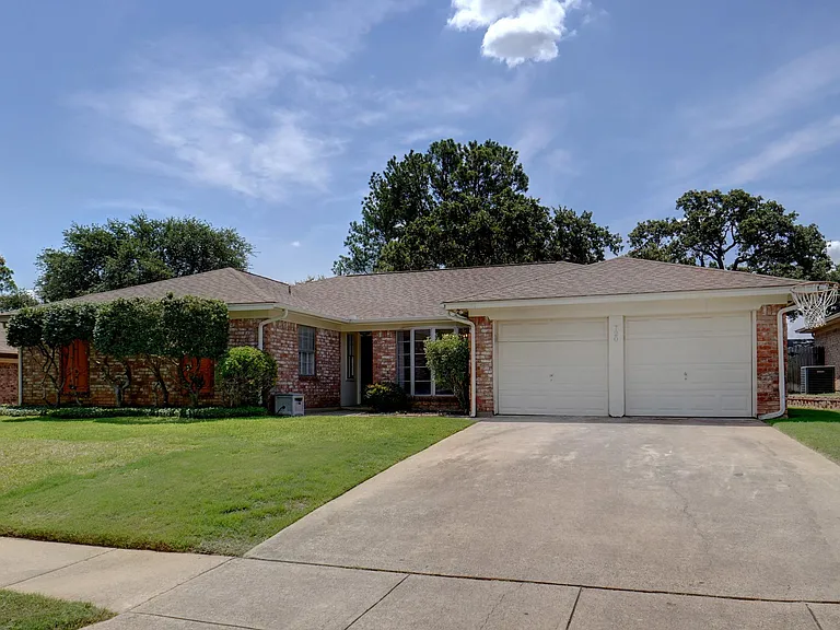 720 Huntwich Dr — Photo 28