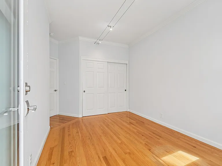 1921 Jefferson St #207 — Photo 10