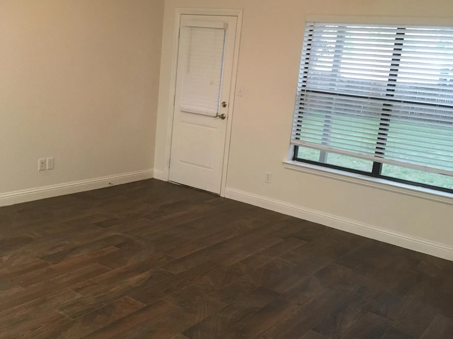 3 bed, 1360 sqft, $2,100 — Photo 4