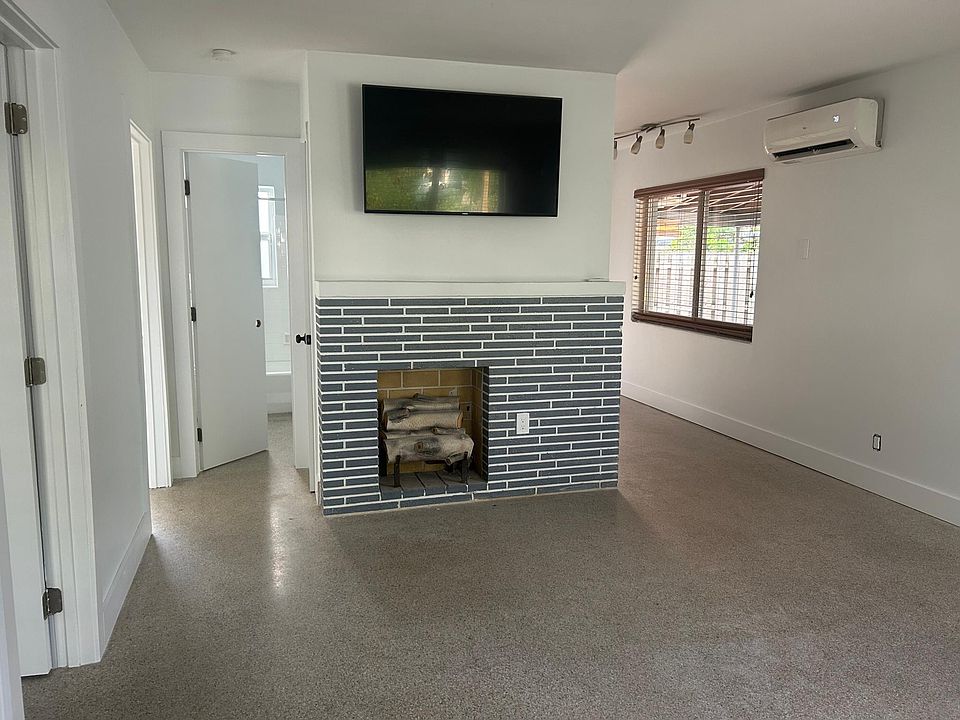 1st image of 1123 NE 10th St #B
