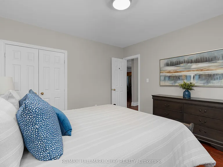 330 Shanty Bay Rd — Photo 10