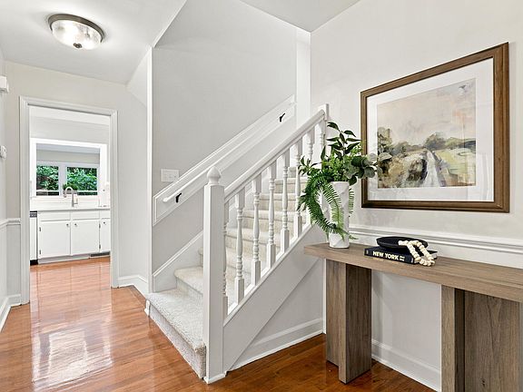 4th image of 6329 Deerview Dr