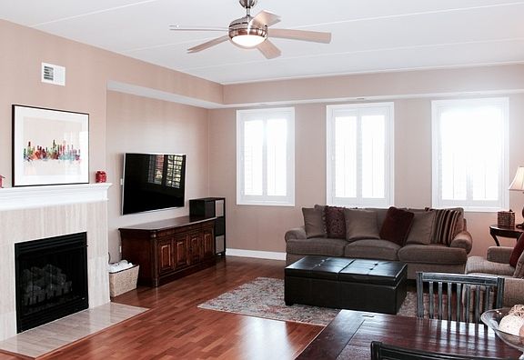 3rd image of 1857 W Diversey Pkwy APT 301