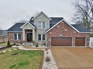 3710 Yaeger Rd, Saint Louis, MO 63129