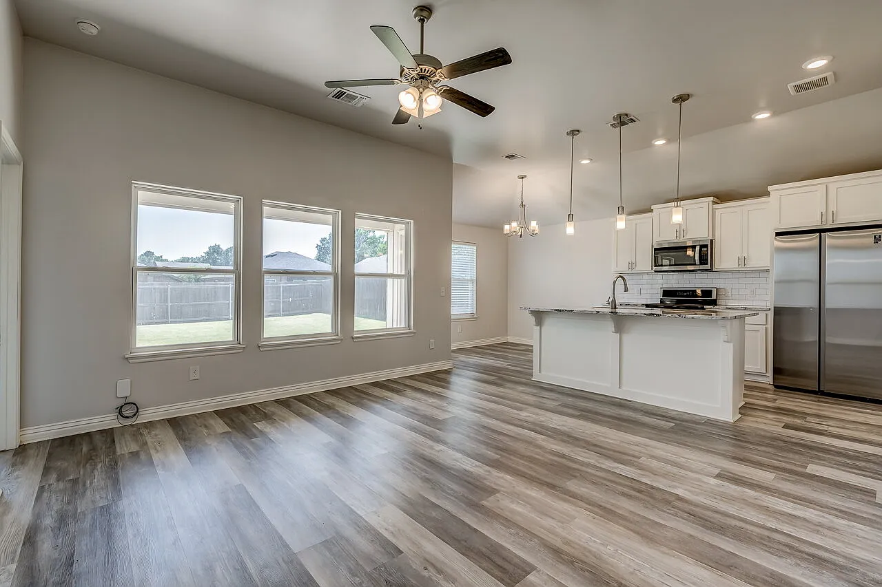 3 bed, 2.0 bath, 1197 sqft, $1,845 — Photo 2