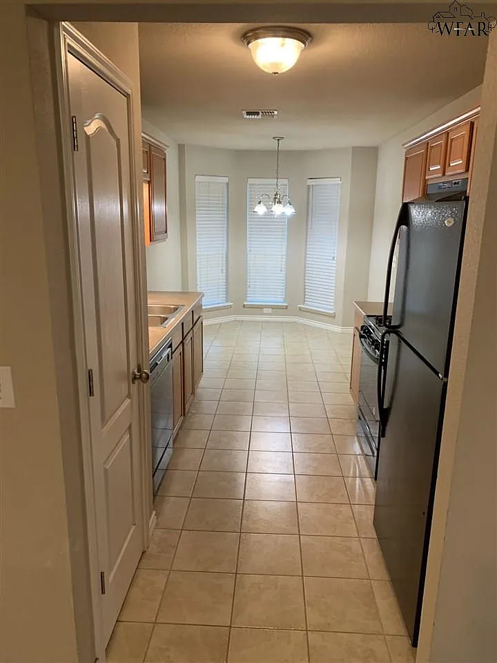 3 bed, 2.0 bath, 1263 sqft, $1,950 — Photo 3