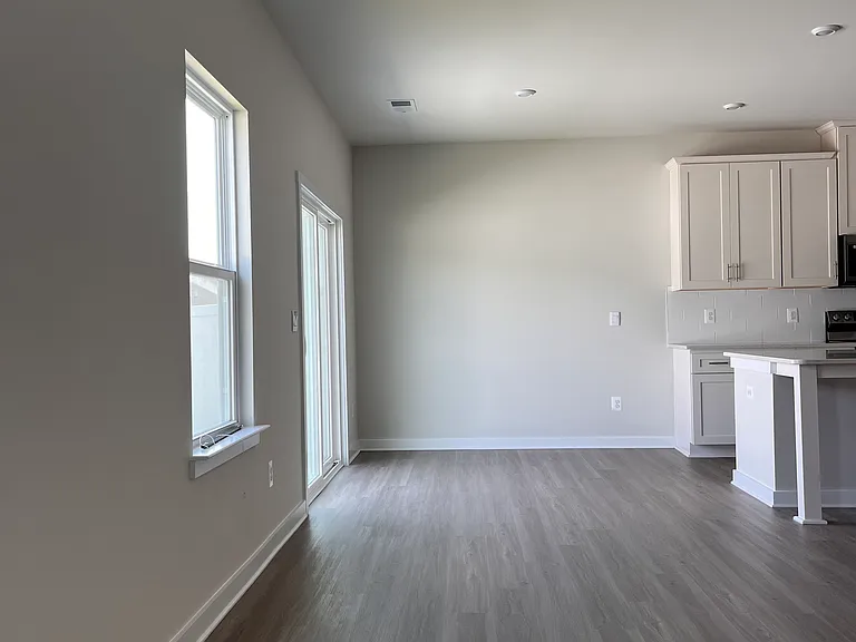 340 Caterpillar Dr — Photo 1