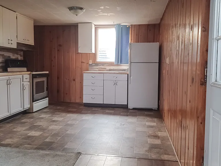 721 Helena Ave — Photo 4