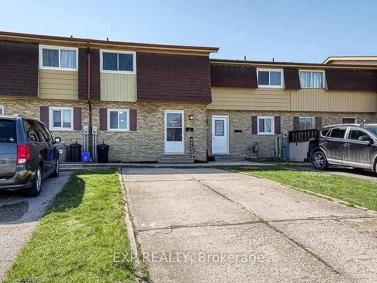 1060 Canfield Cres #5 — Photo 2