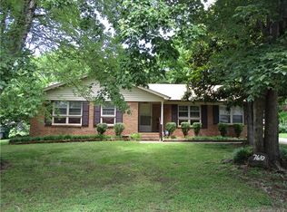 7610 Shadowcrest Dr, Charlotte, NC 28217