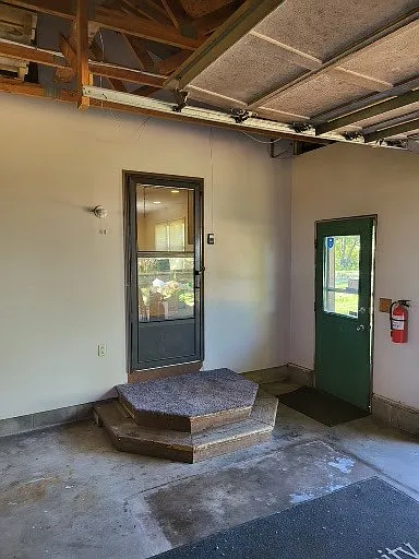 Garage entrance in to house threw 2++ attached garage