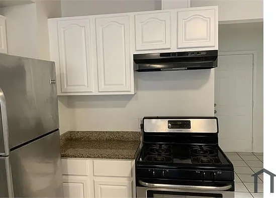 3 bed, 950 sqft, $2,350 — Photo 3