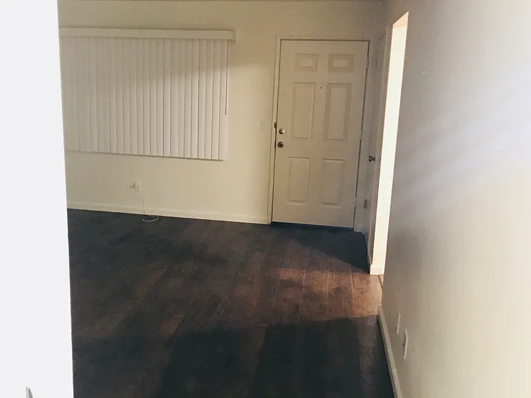Plaza Garden Apts. — Photo 10