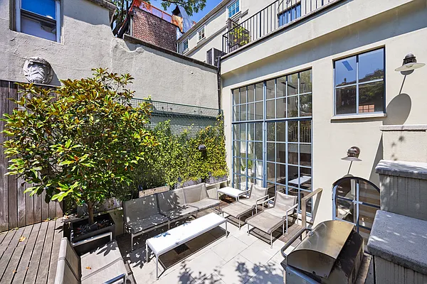 Sold by Compass | media 5