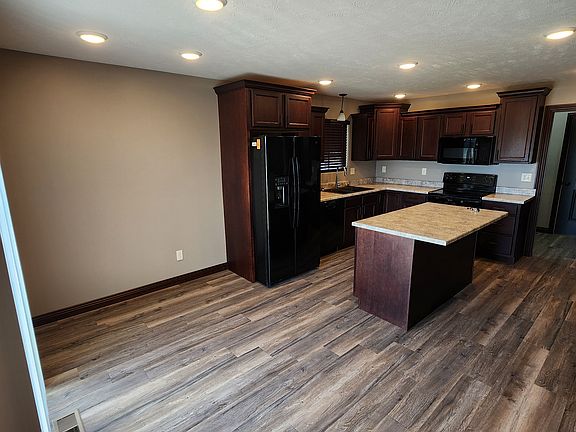3rd image of 3755 Monarch Ave